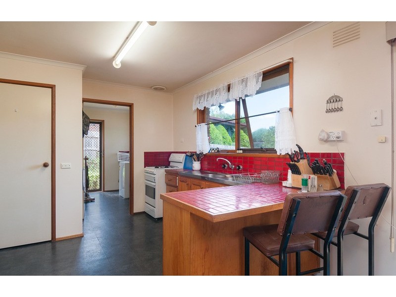 24 Eastwood Crescent, Mooroolbark VIC 3138