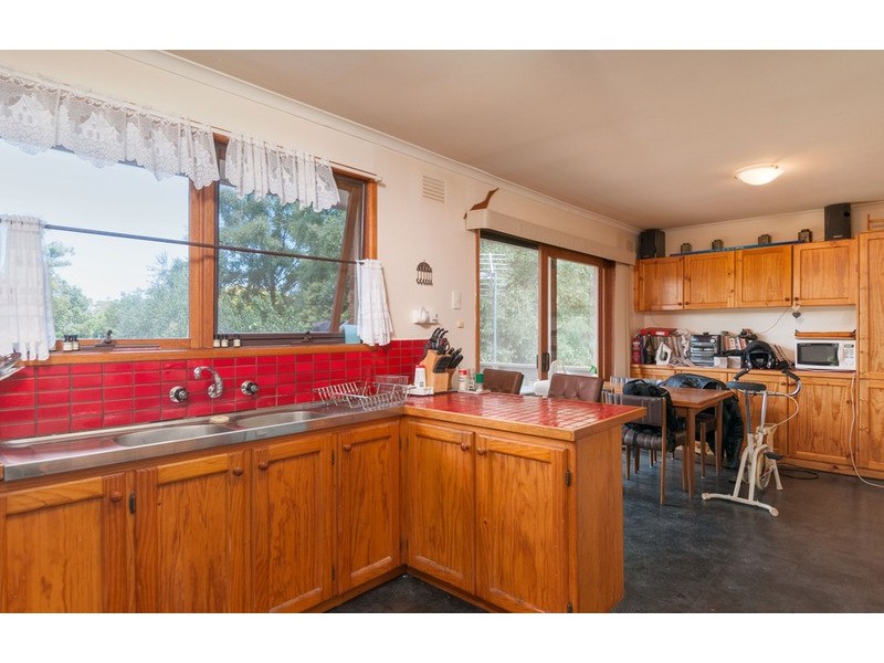24 Eastwood Crescent, Mooroolbark VIC 3138