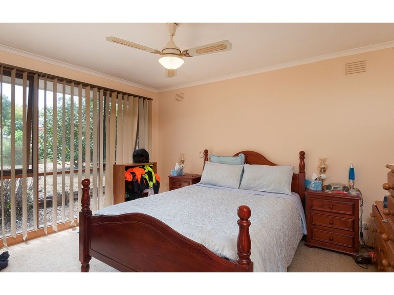 24 Eastwood Crescent, Mooroolbark VIC 3138