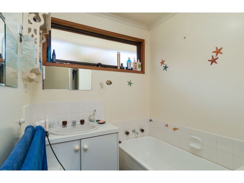 24 Eastwood Crescent, Mooroolbark VIC 3138