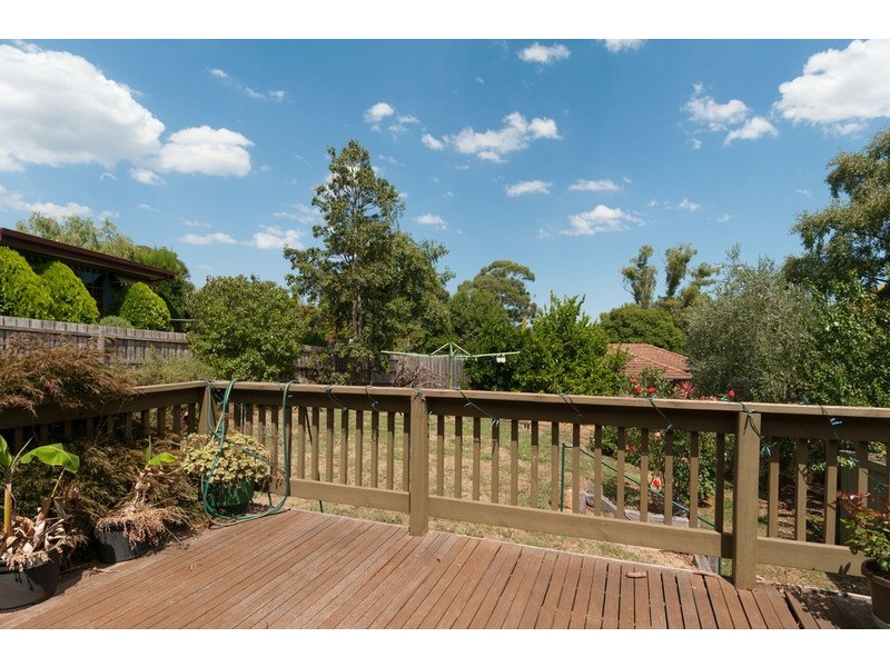24 Eastwood Crescent, Mooroolbark VIC 3138