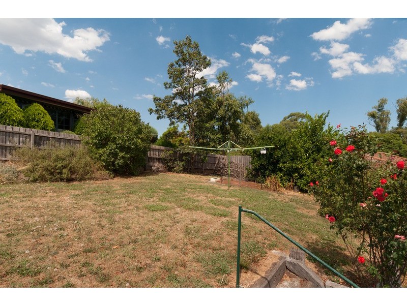 24 Eastwood Crescent, Mooroolbark VIC 3138