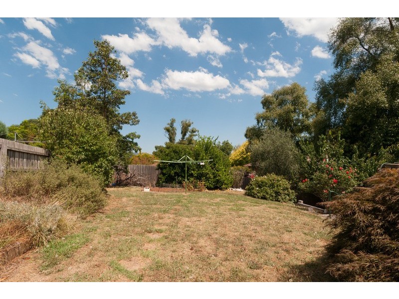 24 Eastwood Crescent, Mooroolbark VIC 3138