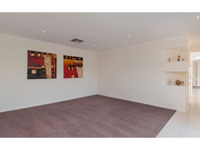 31 Kingston Way, Mooroolbark VIC 3138