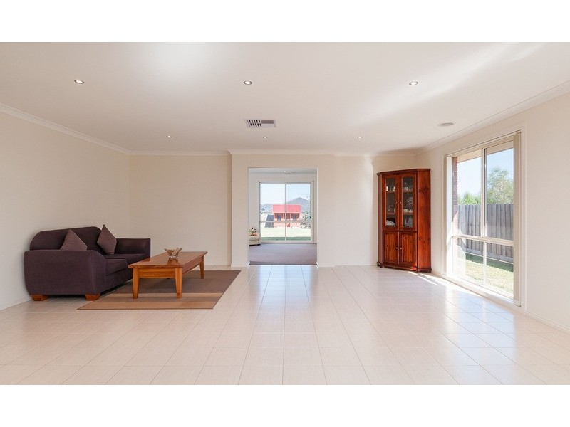 31 Kingston Way, Mooroolbark VIC 3138