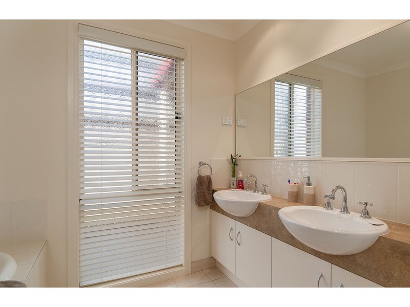 31 Kingston Way, Mooroolbark VIC 3138