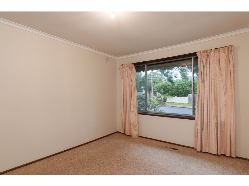 18 St James Avenue, Montrose VIC 3765