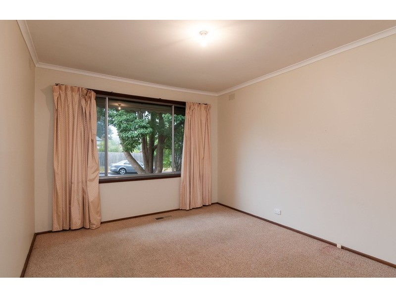 18 St James Avenue, Montrose VIC 3765