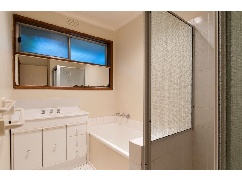 18 St James Avenue, Montrose VIC 3765