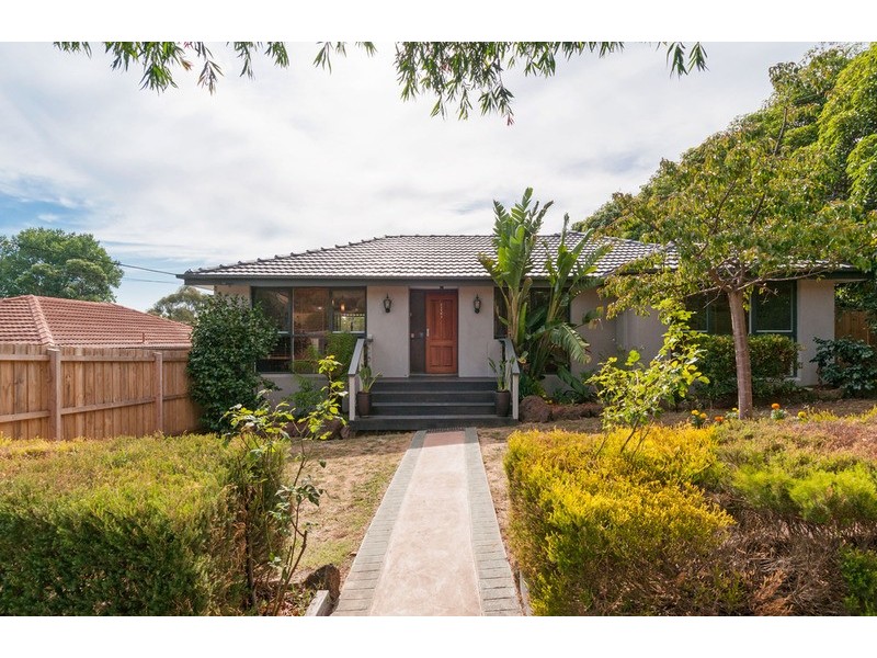 5 Wyuna Walk, Mooroolbark VIC 3138
