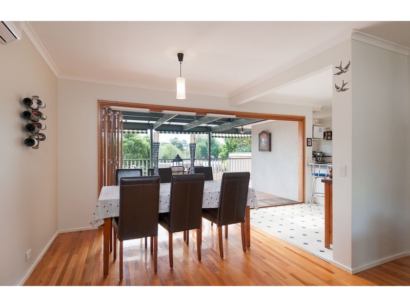 5 Wyuna Walk, Mooroolbark VIC 3138