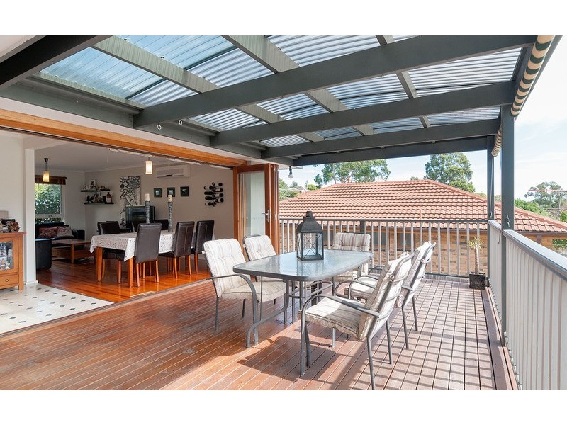 5 Wyuna Walk, Mooroolbark VIC 3138