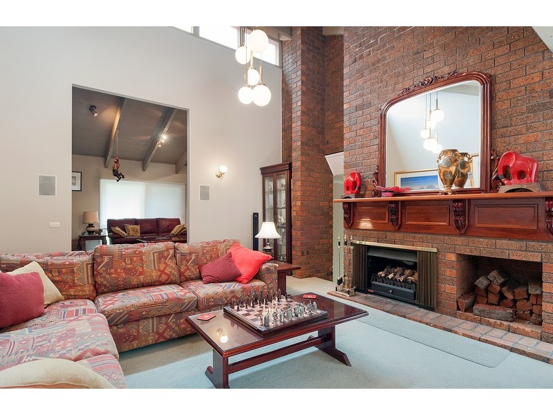 25 Fernleigh Drive, Mooroolbark VIC 3138