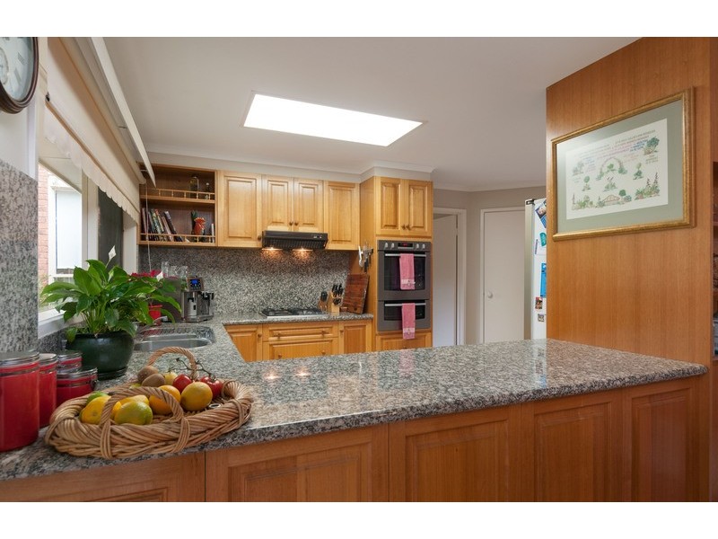25 Fernleigh Drive, Mooroolbark VIC 3138