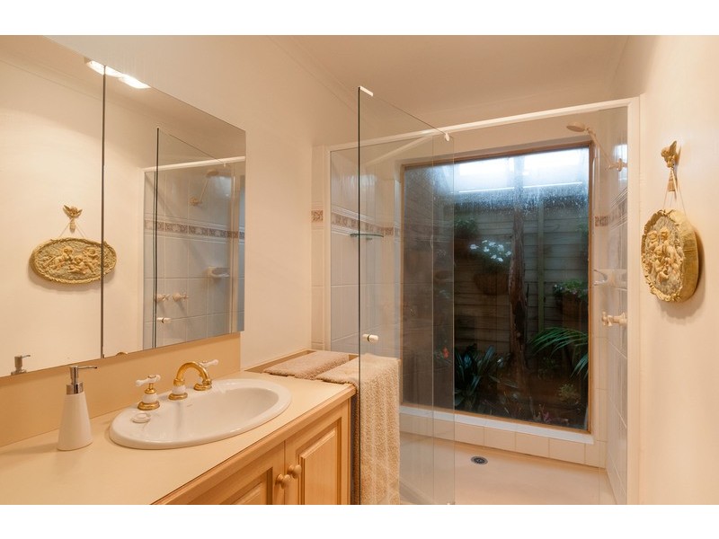 25 Fernleigh Drive, Mooroolbark VIC 3138