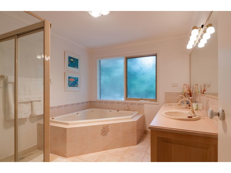 25 Fernleigh Drive, Mooroolbark VIC 3138