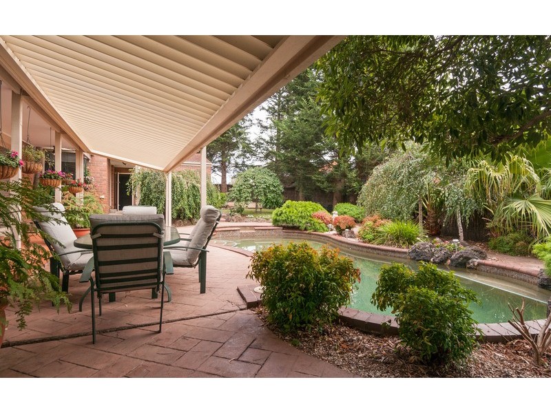 25 Fernleigh Drive, Mooroolbark VIC 3138