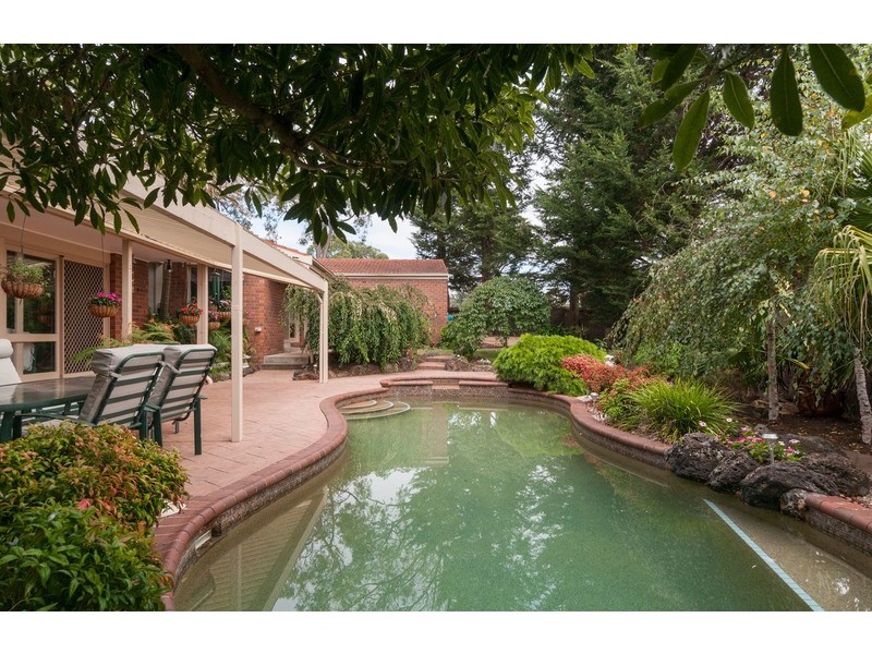 25 Fernleigh Drive, Mooroolbark VIC 3138