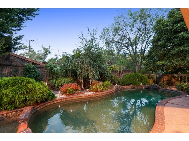25 Fernleigh Drive, Mooroolbark VIC 3138