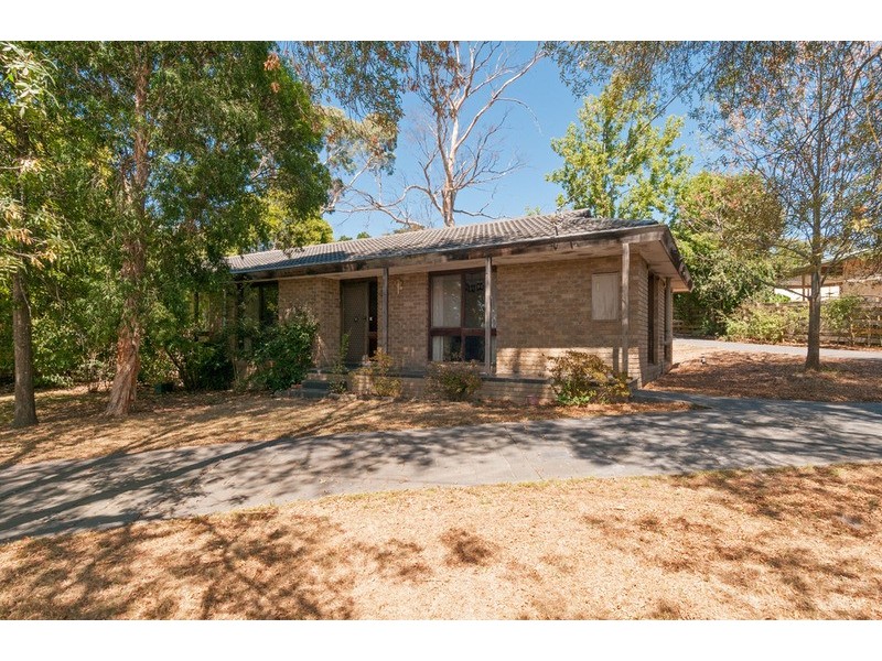 14 Alford Avenue, Mooroolbark VIC 3138