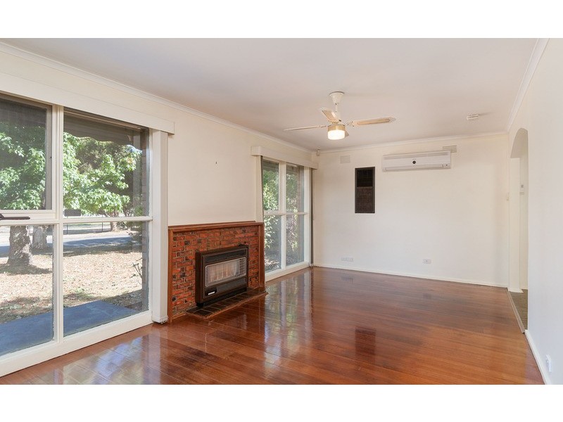 10 Longfellow Avenue, Mooroolbark VIC 3138