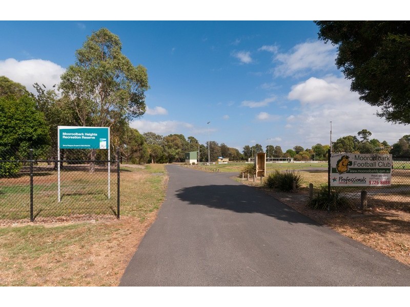 10 Longfellow Avenue, Mooroolbark VIC 3138