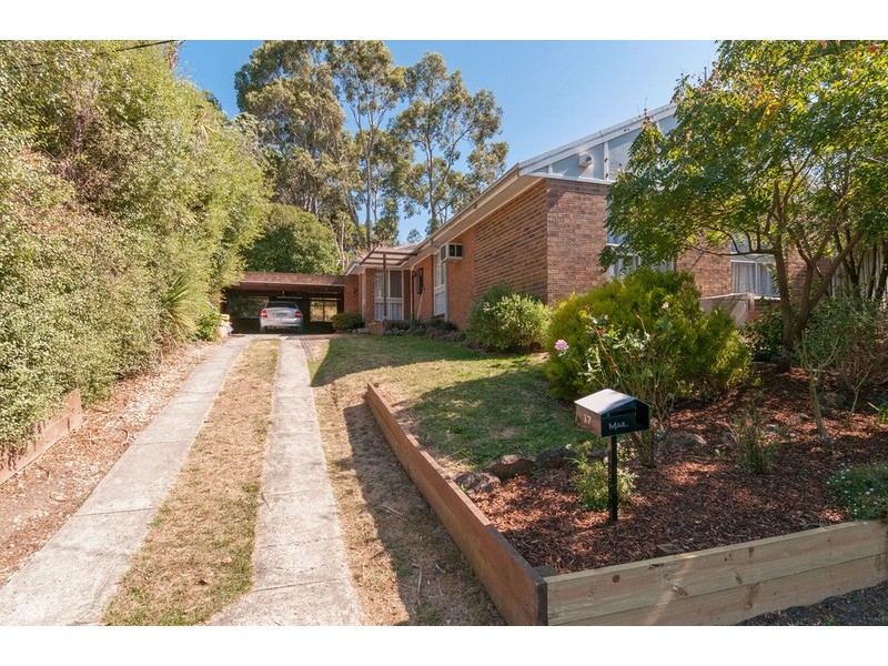 17 McDermott Avenue, Mooroolbark VIC 3138