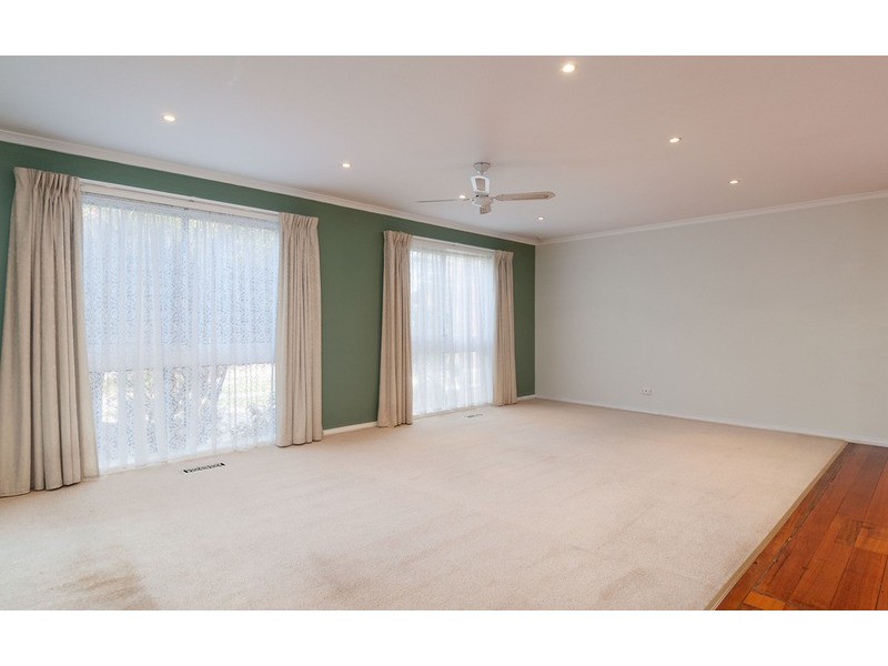 17 McDermott Avenue, Mooroolbark VIC 3138