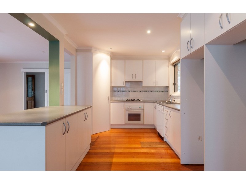 17 McDermott Avenue, Mooroolbark VIC 3138