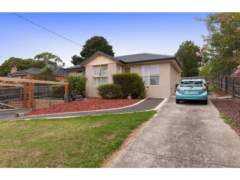 18 Sheldon Avenue, Mooroolbark VIC 3138