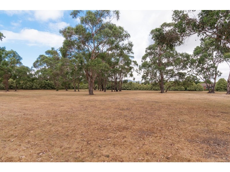 2 Neryl Court, Mooroolbark VIC 3138