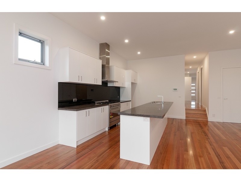 33 Morello Circle, Doncaster East VIC 3109