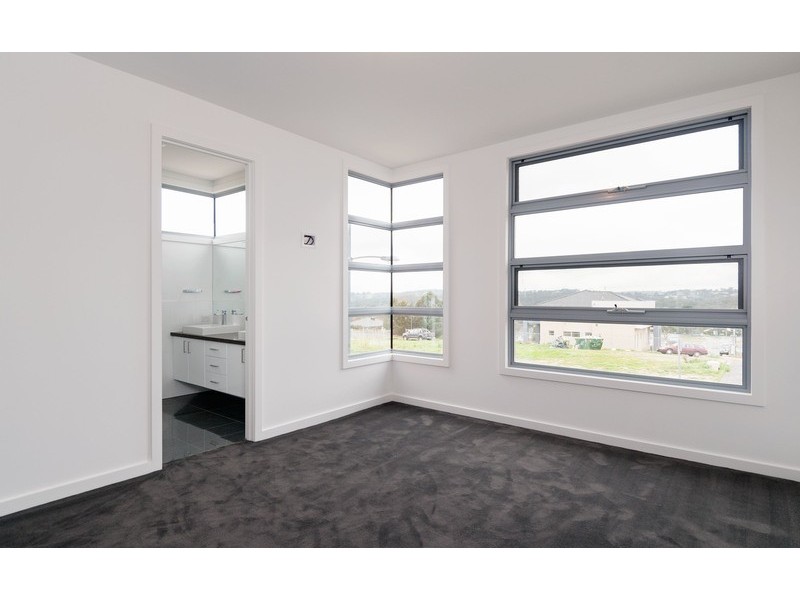 33 Morello Circle, Doncaster East VIC 3109