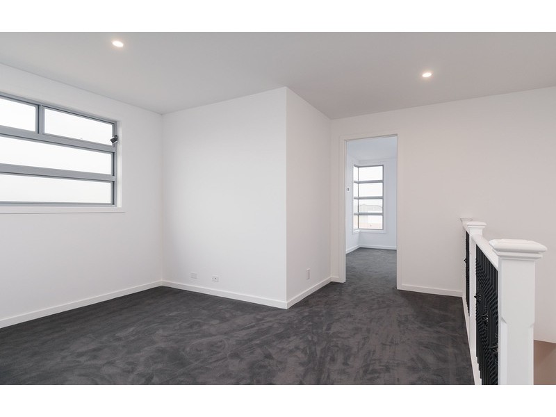 33 Morello Circle, Doncaster East VIC 3109