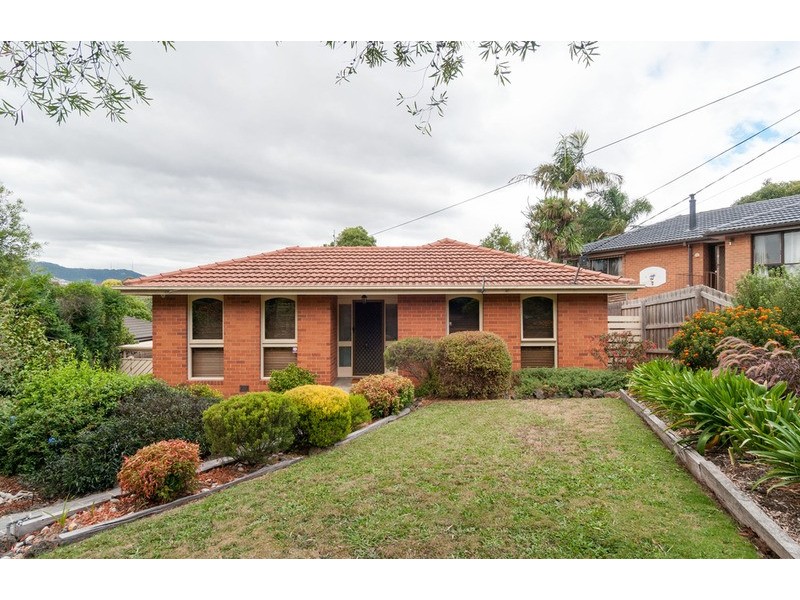 8 Alawara Drive, Mooroolbark VIC 3138