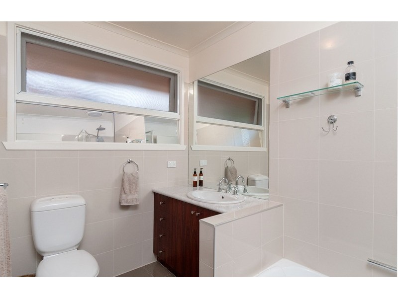 8 Alawara Drive, Mooroolbark VIC 3138