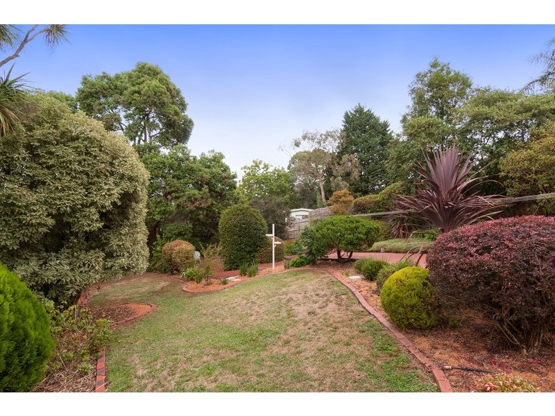 8 Alawara Drive, Mooroolbark VIC 3138