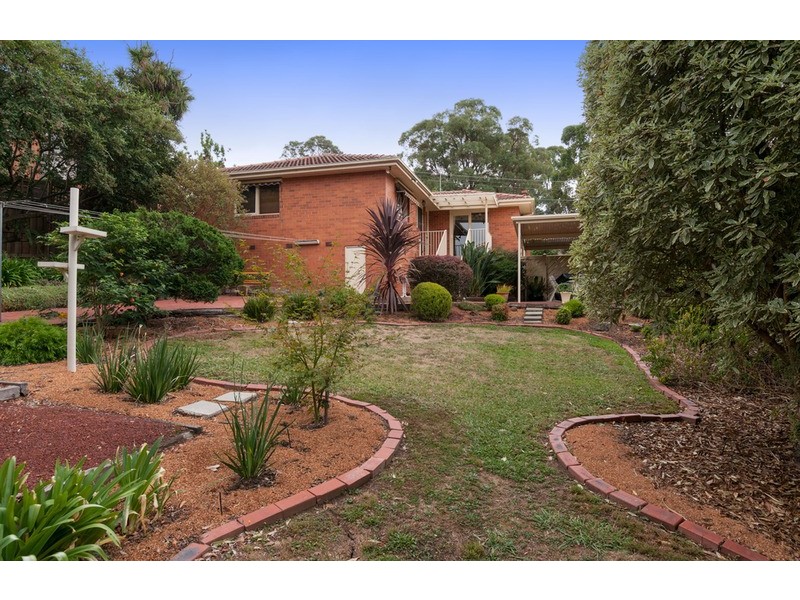 8 Alawara Drive, Mooroolbark VIC 3138