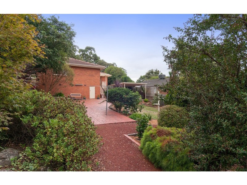 8 Alawara Drive, Mooroolbark VIC 3138