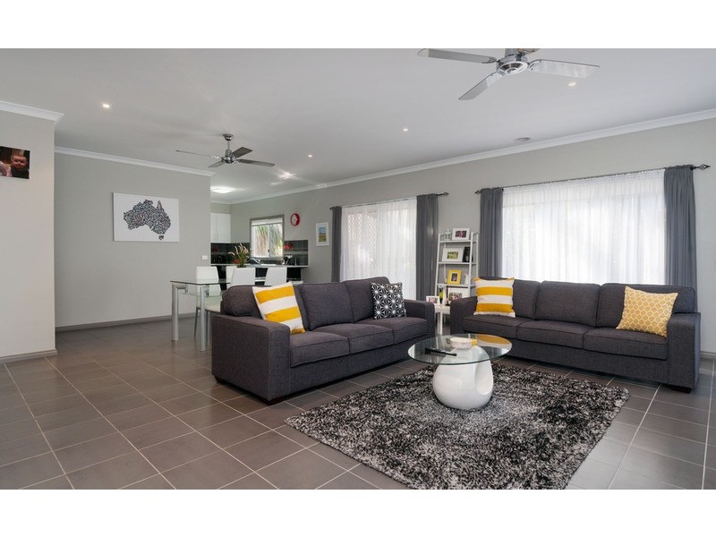 12a Dryden Concourse, Mooroolbark VIC 3138
