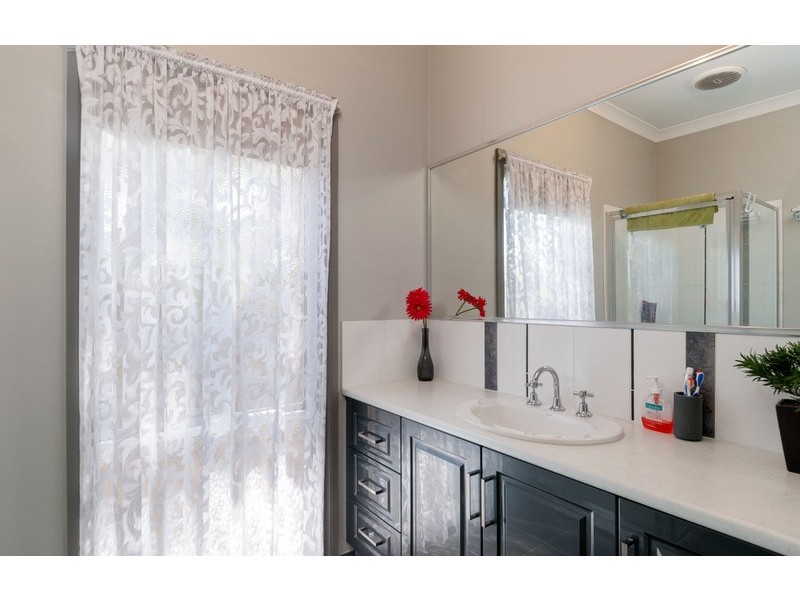 12a Dryden Concourse, Mooroolbark VIC 3138
