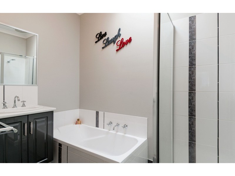 12a Dryden Concourse, Mooroolbark VIC 3138
