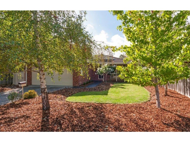 5 Glenbrook Close, Mooroolbark VIC 3138