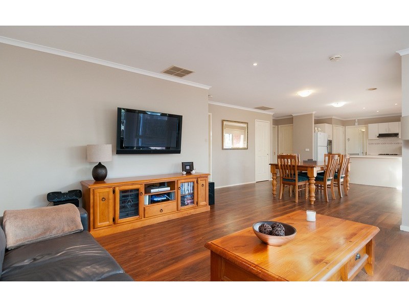 5 Glenbrook Close, Mooroolbark VIC 3138