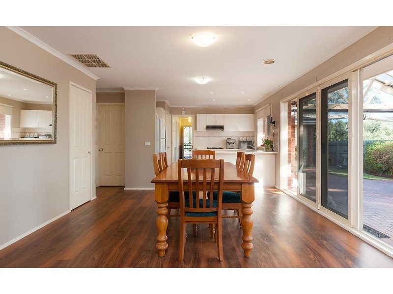 5 Glenbrook Close, Mooroolbark VIC 3138