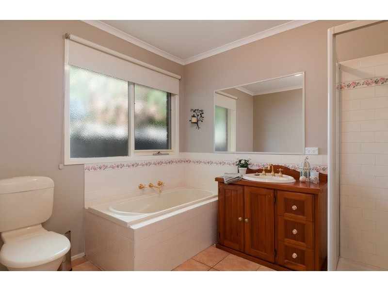 5 Glenbrook Close, Mooroolbark VIC 3138
