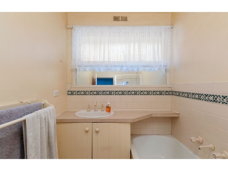 38 Lee Ann Crescent, Croydon VIC 3136