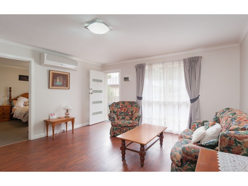 2/7 Laird Street, Croydon VIC 3136