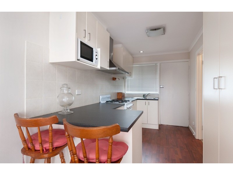 2/7 Laird Street, Croydon VIC 3136