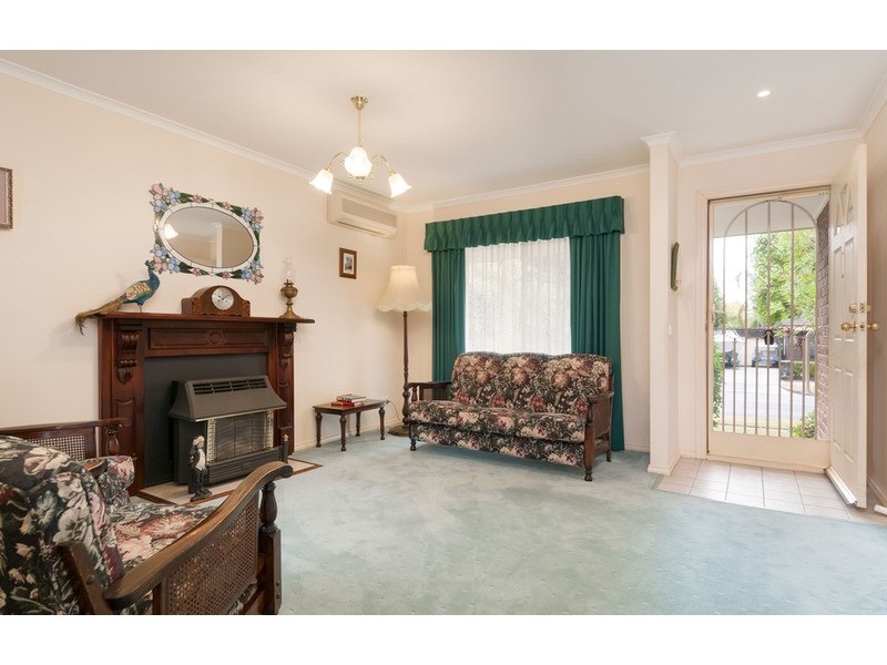 25 Alamein Avenue, Croydon VIC 3136